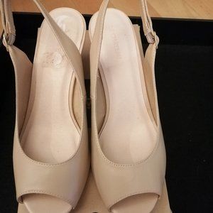 Le Chateau Cream Sandal Wedge